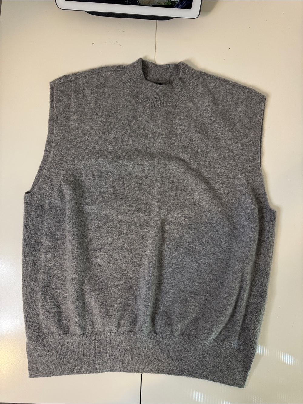 Quince 100%Mongolian cashmere mock neck  sweater vest in Heather Gray M